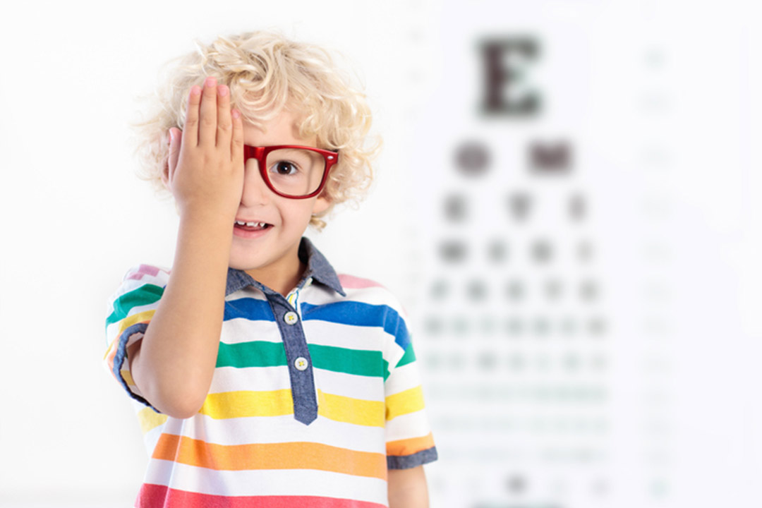 چهار علامت پنهان مشکل بینایی در کودکان