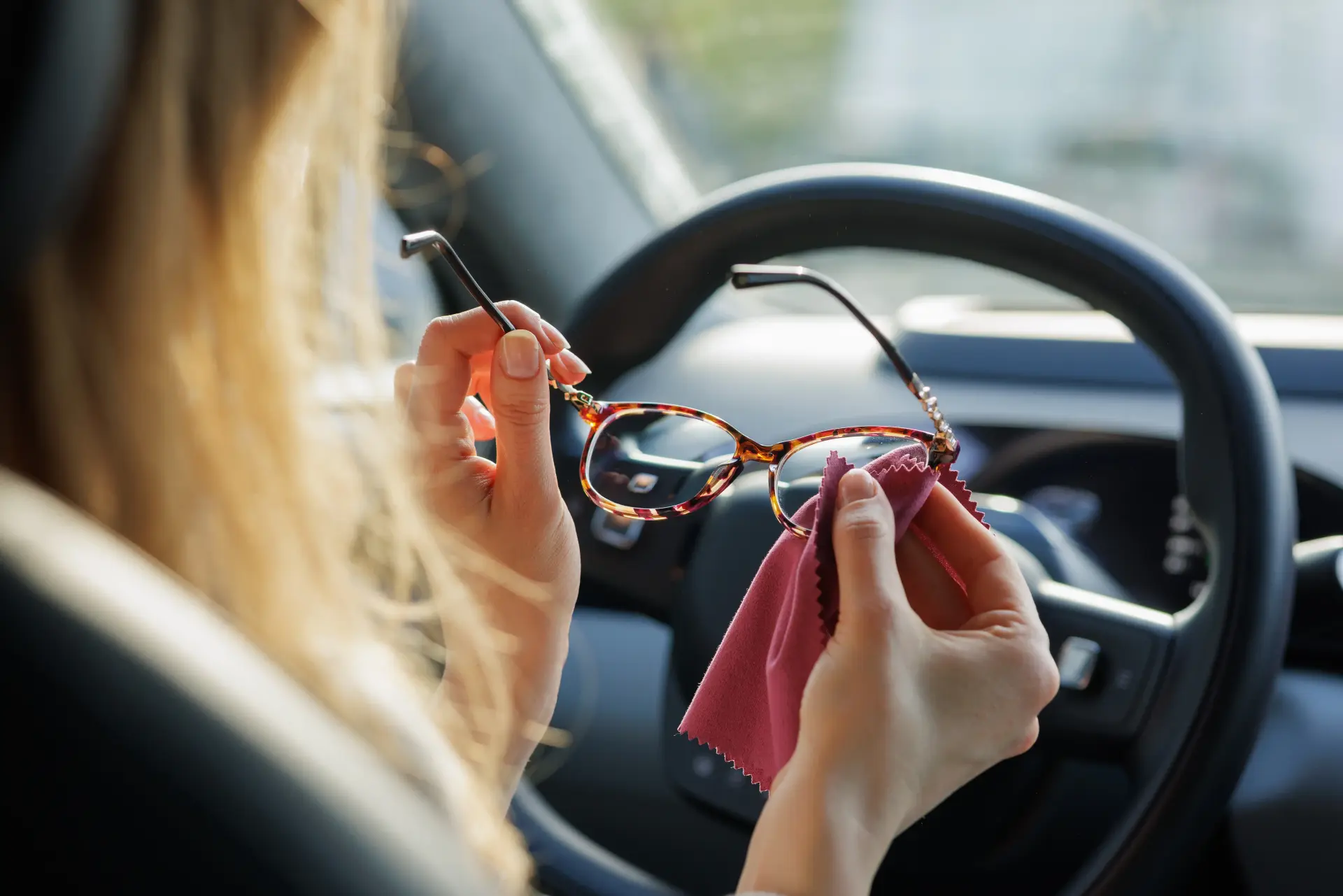 چرا افراد ثروتمند عینک لوکس انتخاب می کنند؟