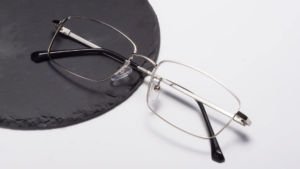 بهترین برند های عینک طبی | بررسی نام ها و ویژگی های متمایز