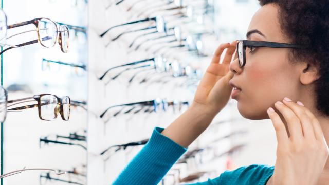 سوالات متدوال خانم ها هنگام خرید عینک