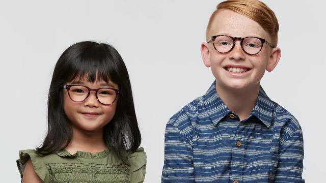 ۱۲ نشانه پنهان که ممکن است کودک شما به عینک نیاز داشته باشد