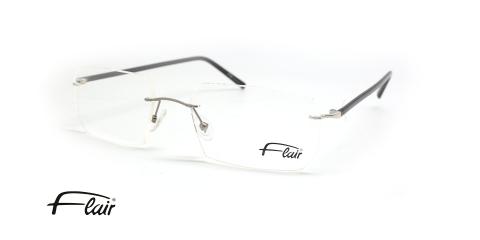عینک طبی فلر فریم گریف چند ضلعی پل بینی نقره ای دسته ها مشکی نقره ای باریک - عکس از زاویه سه رخ