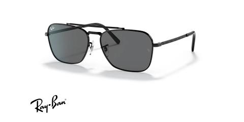 عینک آفتابی ری بن مدل کاروان طرح جدید فریم فلزی مشکی و عدسی خاکستری - عکس از زاویه سه رخ