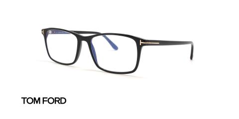 عینک طبی تام فورد فریم کائوچویی مستطیلی مشکی با نمادT رد محل اتصال دسته به حدقه - عکس از زاویه سه رخ
