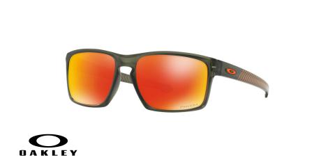 عینک آفتابی اوکلی - با عدسی های پریزم از داخل نارنجی از بیرون جیوه ای بدنه خاکستری - ویژه فروش آنلاین - زاویه سه رخ