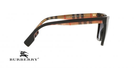عینک آفتابی بربری فریم کائوچویی گربه ای رنگ مشکی شیشه دودی طیف دار و دسته ها با طرح بربری - عکس از زاویه کنار