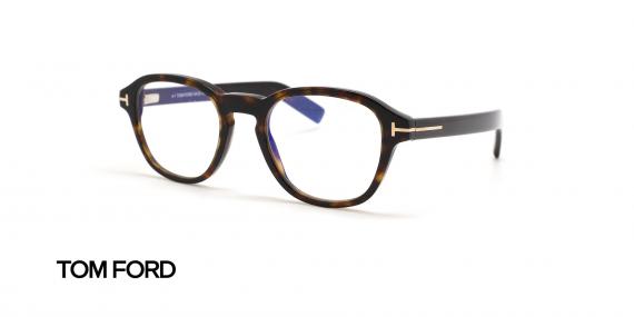 عینک طبی کائوچویی بیضی شکل تام فورد - رنگ قهوه ای هاوانا - عکس از زاویه سه رخ
