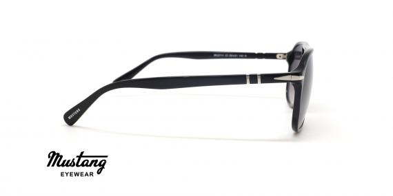 عینک آفتابی کائوچویی مدل پروفسور موستانگ - فریم کائوچویی مشکی و عدسی آبی طیف دار - عکس از زاویه کنار
