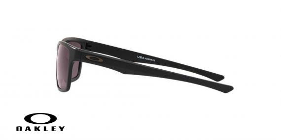عینک آفتابی اوکلی - با عدسی های پریزم از داخل خاکستری از بیرون جیوه ای بدنه مشکی - ویژه فروش آنلاین - زاویه کنار