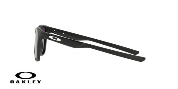 عینک آفتابی اوکلی - با عدسی های پریزم از داخل خاکستری از بیرون جیوه ای بدنه مشکی - ویژه فروش آنلاین - زاویه کنار