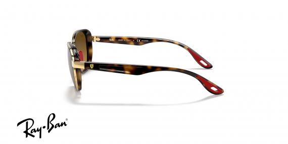 عینک آفتابی چندضلعی شیشه کرومانس ری بن مدل فراری رنگ طلایی براق و دسته های قهوه ای هاوانا به همراه عدسی قهوه ای - عکس از زاویه کنار
