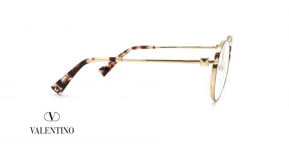 عینک طبی ولنتینو فریم فلزی گرد رنگ طلایی-مشکی روی دسته ها یک تکه فلزی کار شده - عکس از زاویه کنار