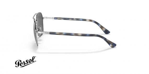 عینک آفتابی فلزی مربعی پرسول - رنگ نقره ای با دسته های چند رنگ و عدسی دودی - عکس از زاویه کنار