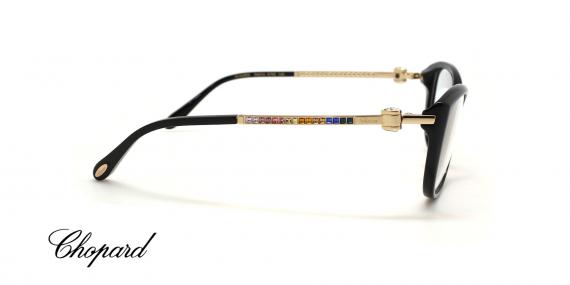 عینک طبی زنانه شوپارد فریم گربه ای کائوچویی مشکی ، دسته ها طلایی نگین دار رنگی - عکس از زاویه کنار