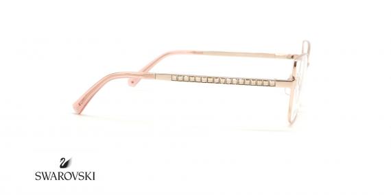 عینک طبی زنانه سواروسکی فریم فلزی گربه ای رنگ طلایی دسته ها نگین کاری شده - عکس از زاویه کنار