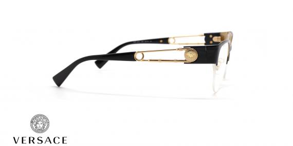 عینک طبی زنانه ورساچه فریم زیرگریف ابرویی مشکی دسته ها طلایی مشکی طرح سنجاق قفلی لوگو ورساچه - عکس از زاویه کنار