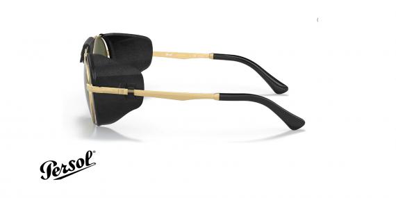 عینک آفتابی پرسول فریم فلزی طلایی و عدسی سبز پلاریزه به همراه پرده های چرمی در گوشه ها و پل بینی - عکس از زاویه کنار