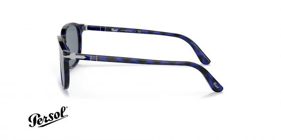 عینک آفتابی پرسول ففریم کائوچویی مربعی رنگ آبی هاوانا و عدسی دودی روشن - عکس از زاویه کنار