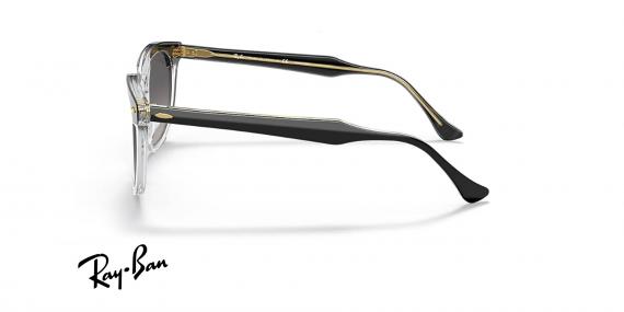 عینک آفتابی ری بن فریم کائوچویی مربعی به رنگ مشکی و سفید شیشه ای و عدسی خاکستری - عکس از زاویه کنار