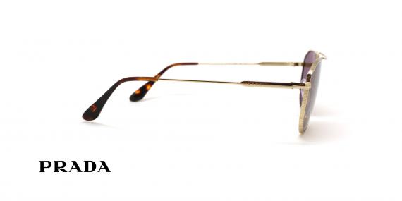 عینک آفتابی چندوجهی پرادا فریم فلزی طلایی عدسی قهوه ای - عکس از زاویه کنار
