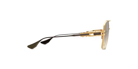 عینک آفتابی دیتا فریم تیتانیومی مدل خلبانی دو پل طلایی رنگ به همراه عدسی خاکستری طیف دار - عکس از زاویه کنار