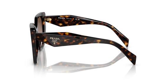 عینک آفتابی کائوچویی زنانه پرادا SPR19ZS با بدنه قهوه‌ای هاوانا و عدسی قهوه‌ای طیف‌دار - زاویه کنار