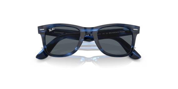 عینک آفتابی ویفرر ری بن فریم کائوچویی استات مربعی به رنگ آبی تیره و روشن براق به همراه عدسی آبی خاکستری - عکس از زاویه بسته عینک 