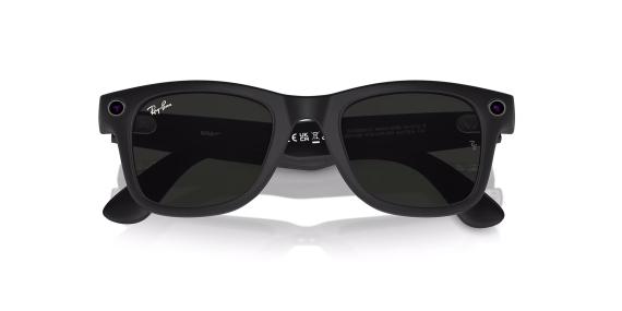 عینک آفتابی هوشمند ری بن متا مدل ویفرر با تکنولوژی ترنزیشن به همراه عدسی بی رنگ که سبز هم میشود - عکس از زاویه روبرو با عدسی سبز