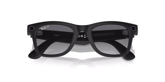 عینک آفتابی هوشمند ری بن متا مدل ویفرر فریم مشکی مات به همراه عدسی خاکستری روشن - عکس از زاویه بسته عینک