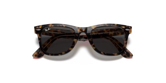 عینک آفتابی ویفرر ری بن فریم کائوچویی قهوه ای هاوانا و عدسی دودی - عکس از زاویه بالا