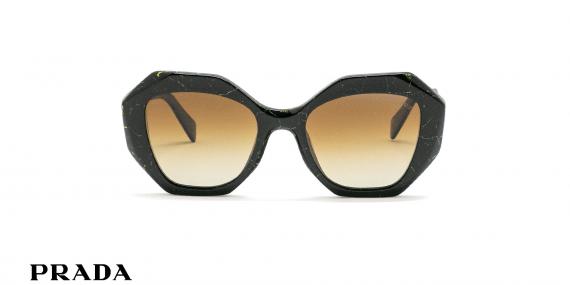 عینک آفتابی پروانه‌ای پرادا - بدنه مشکی طرح مرمر با عدسی قهوه‌ای طیف دار -زاویه روبرو