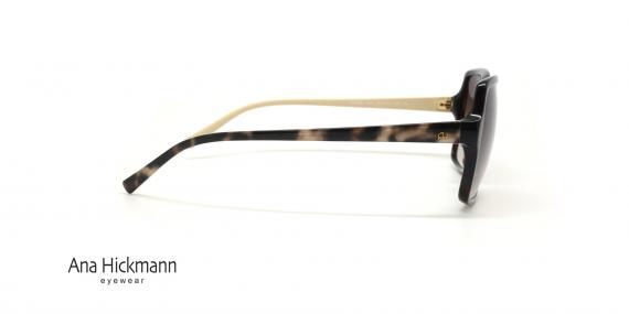 عینک آفتابی زنانه مربعی آناهیکمن - Ana Hickmann AH9165 - رنگ قهوه ای - عکاسی وحدت - عکس زاویه کنار