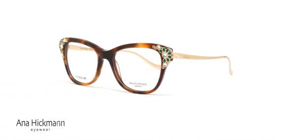 عینک طبی آناهیکمن - سری تولید محدود limited Edition - بدنه قهوه ای نگین کاری سبز - عکاسی وحدت - زاویه سه رخ