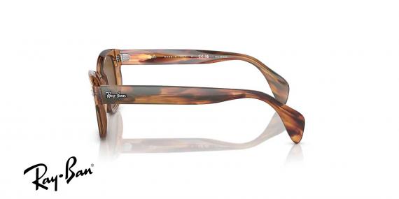 عینک آفتابی پلاریزه مربعی ریبن رنگ قهوه ای شیشه ای عدسی قهوه ای با دسته قهوه ای هاوانا  - عکس از زاویه نیمرخ