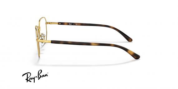 عینک طبی فلزی ری بن فریم چندضلعی رنگ طلایی با دسته های قهوه ای هاوانا - عکس از زاویه کنار