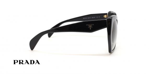 عینک آفتابی کائوچویی پروانه ای پرادا - فریم مشکی و عدسی بنفش طیف دار - عکس از زاویه کنار